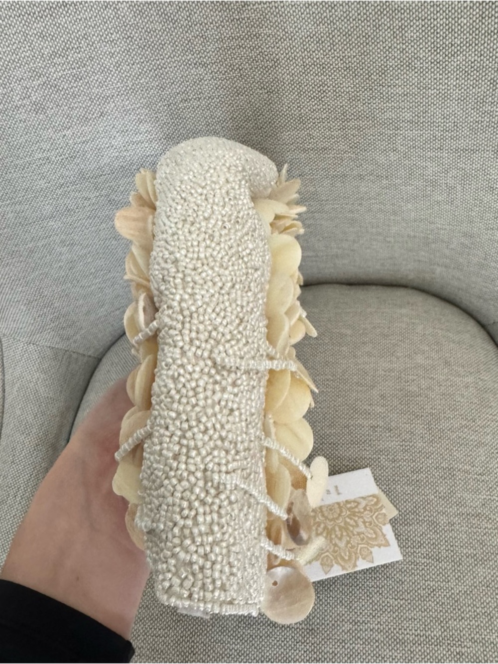 Made in India Shell-Embellished White Crescent Handbag with Wooden Handles - Picture 5 of 6